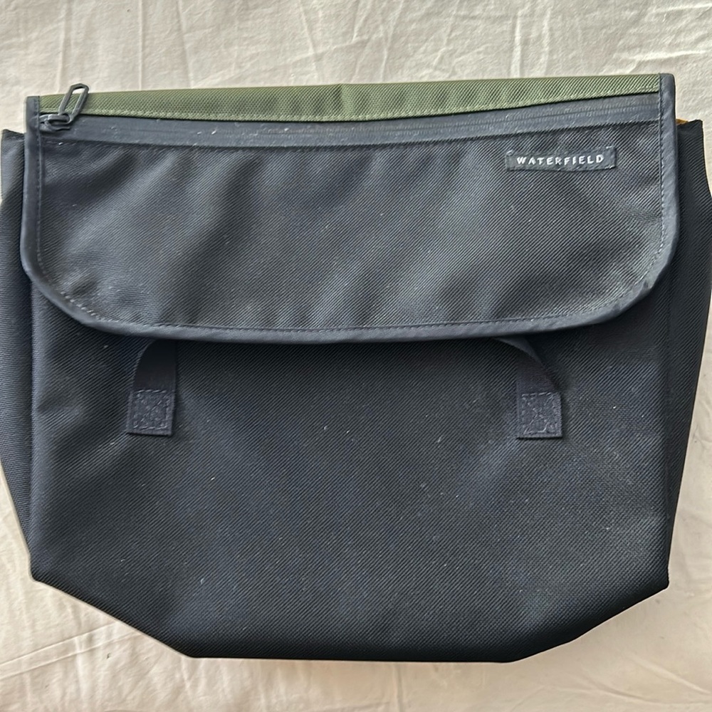 Waterfield Essential messenger Green